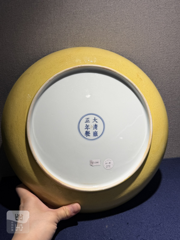 清雍正 黄釉暗刻云龙纹大盘 - 图13